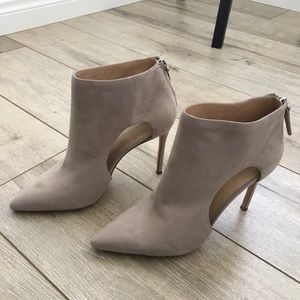Pour la Victoire cut boot heels! Never worn!